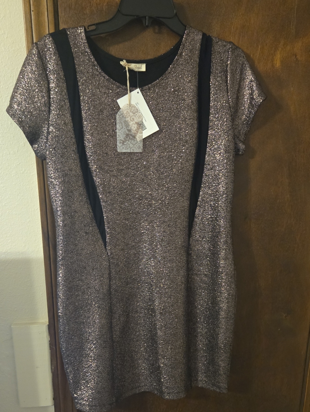 Hem & Thread Shimmery Metallic Short Sleeve Dress Tee in Silver and Black